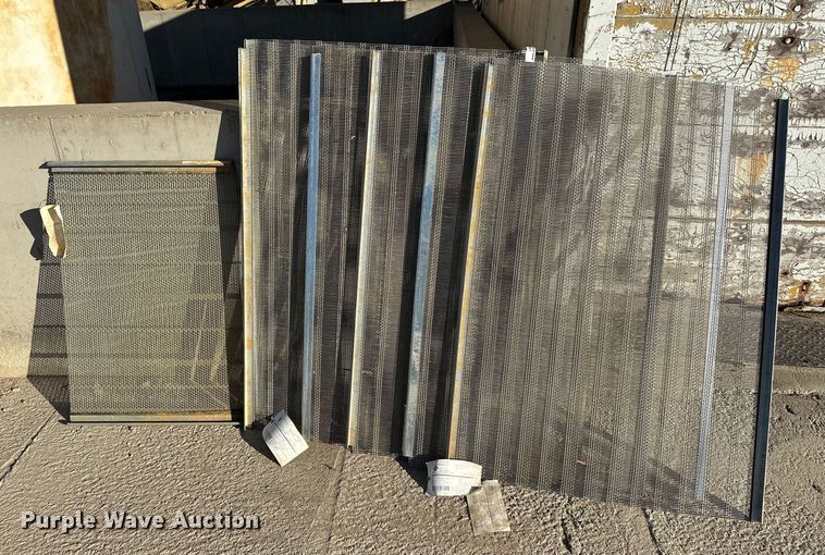 image for item LR9480 (7) screen decks 