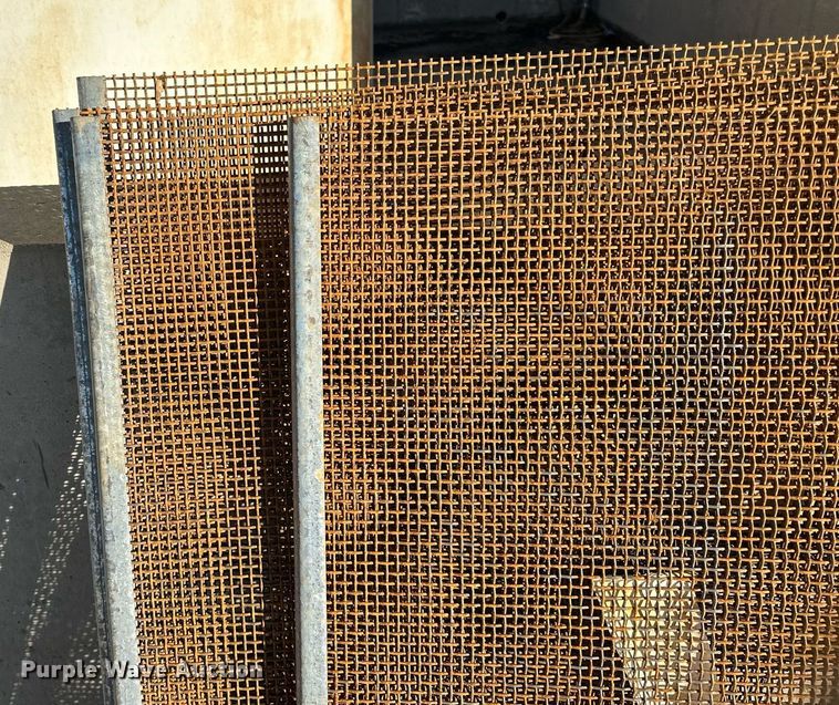 image for item LR9481 (4) screen decks 