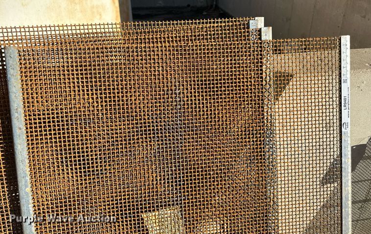 image for item LR9481 (4) screen decks 