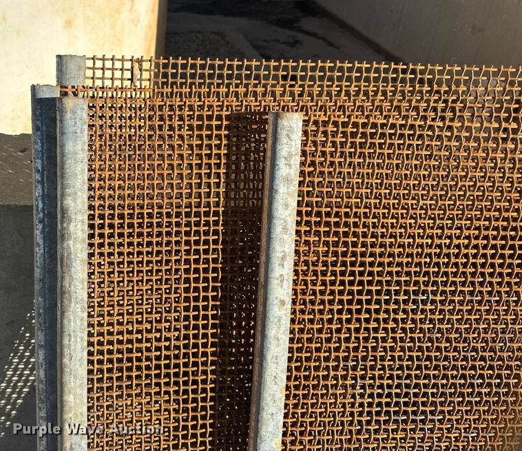 image for item LR9481 (4) screen decks 