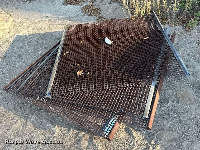 image for item LR9483 (4) screen decks 