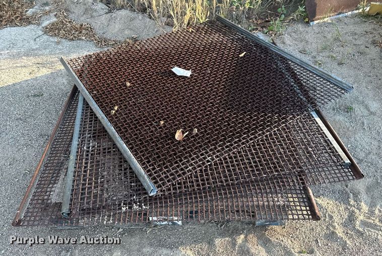 image for item LR9483 (4) screen decks 