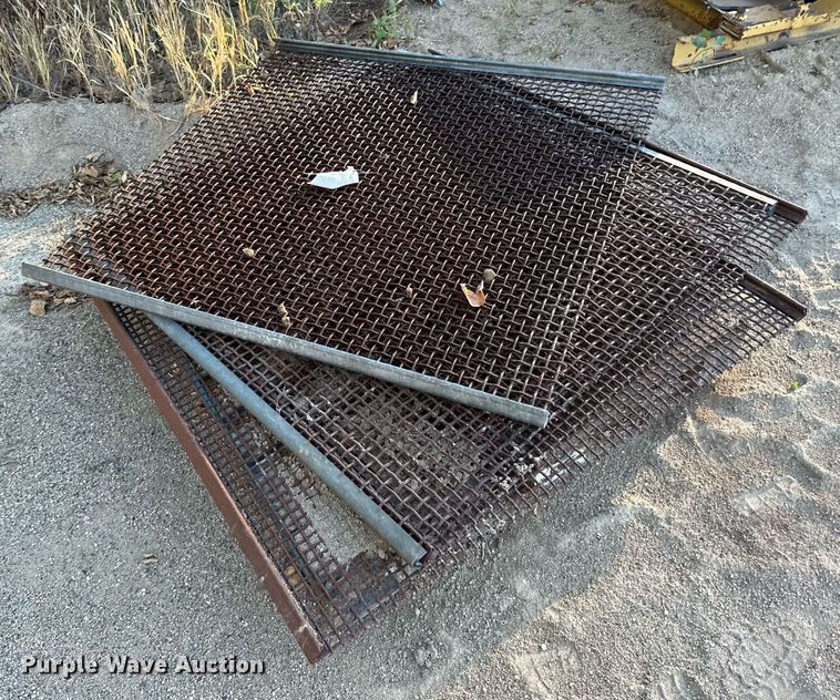 image for item LR9483 (4) screen decks 