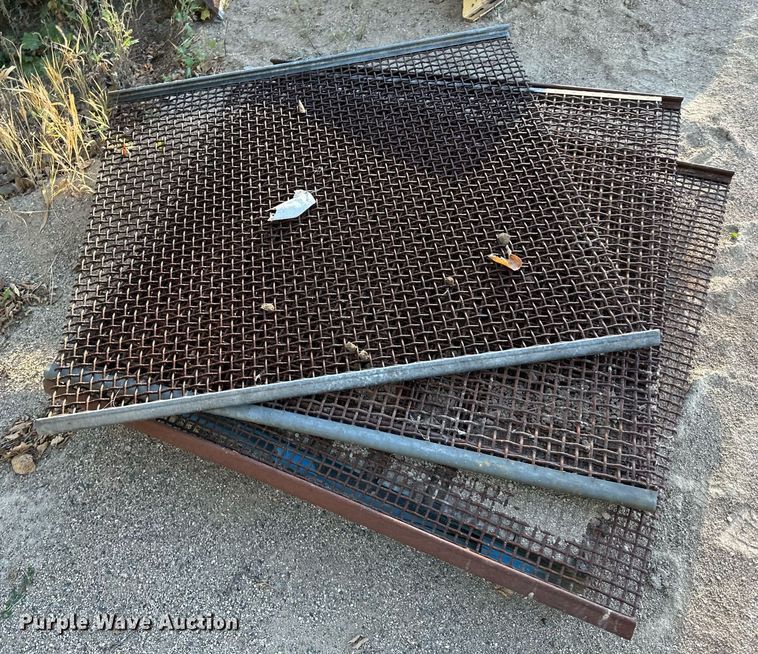 image for item LR9483 (4) screen decks 