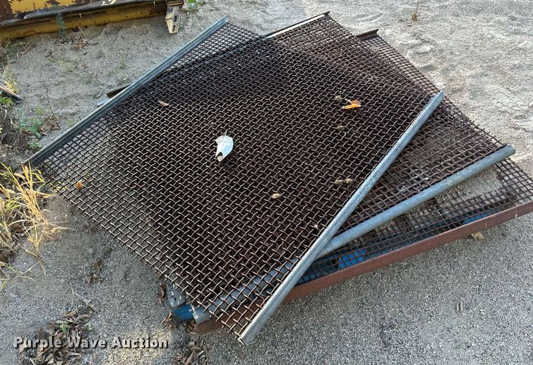 image for item LR9483 (4) screen decks 