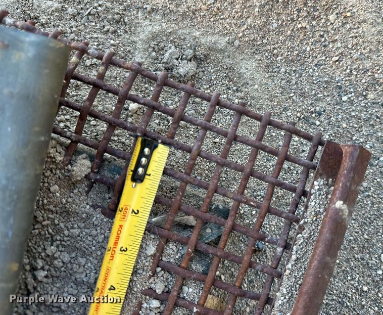 image for item LR9483 (4) screen decks 