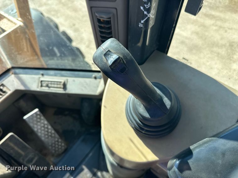 image for item LR9487 2004 Case 621D wheel loader