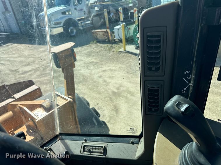 image for item LR9487 2004 Case 621D wheel loader