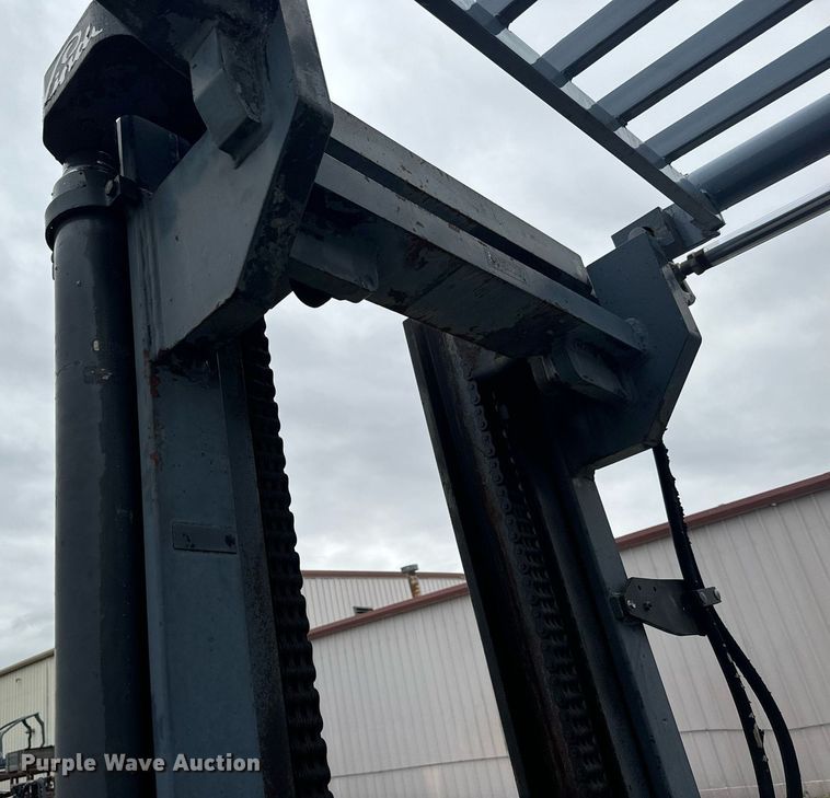 image for item MV9187 2000 Linde H70D forklift