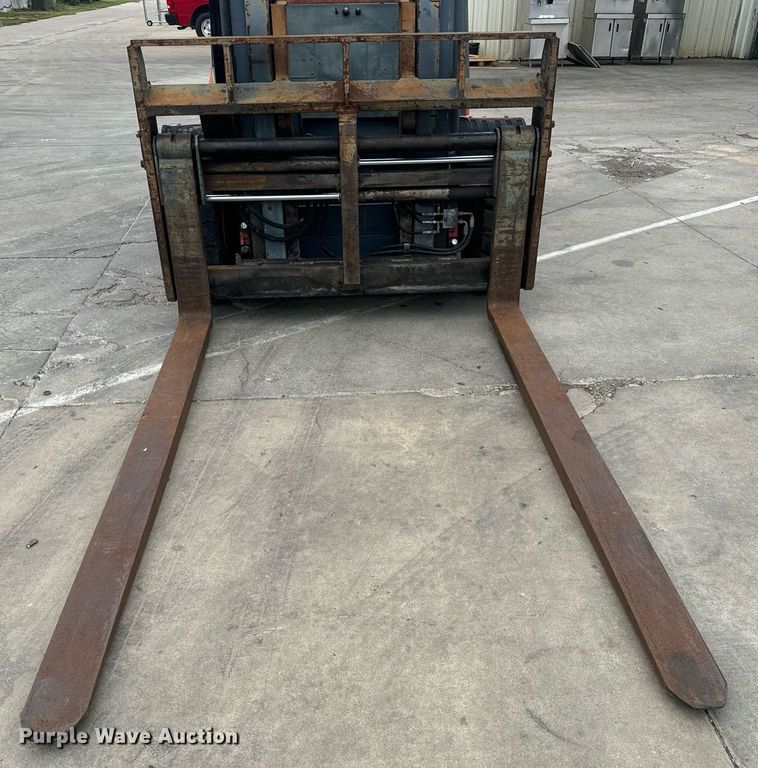 image for item MV9187 2000 Linde H70D forklift