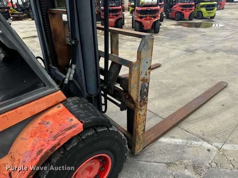 image for item MV9187 2000 Linde H70D forklift