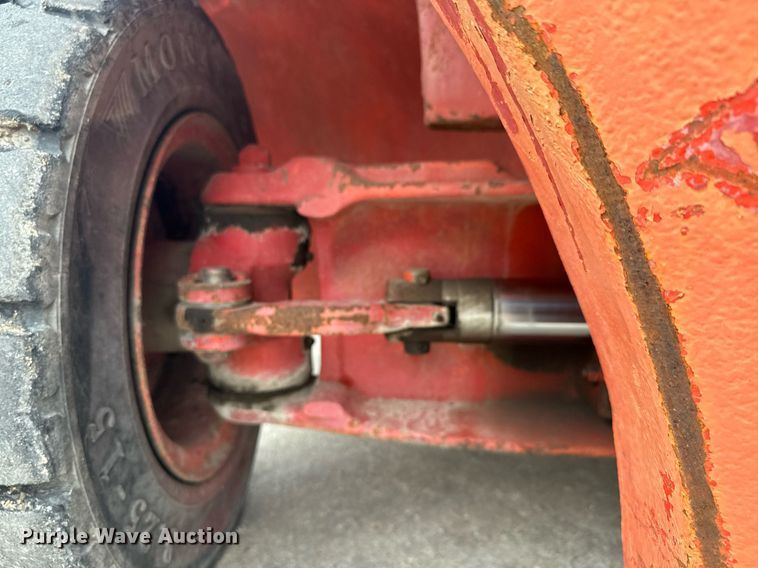 image for item MV9187 2000 Linde H70D forklift