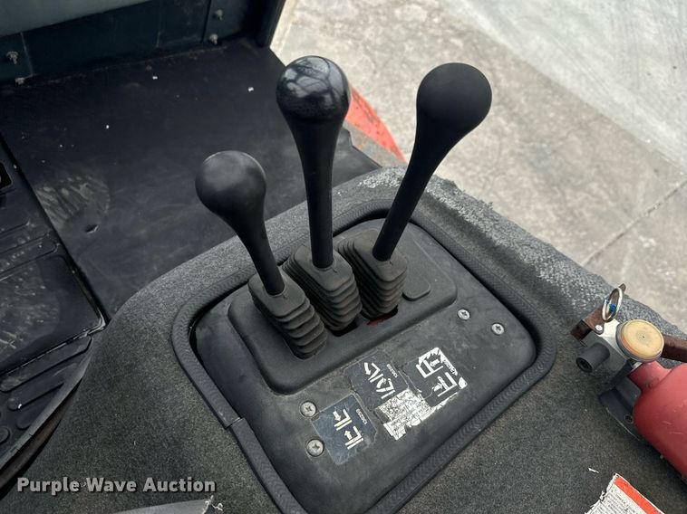 image for item MV9187 2000 Linde H70D forklift