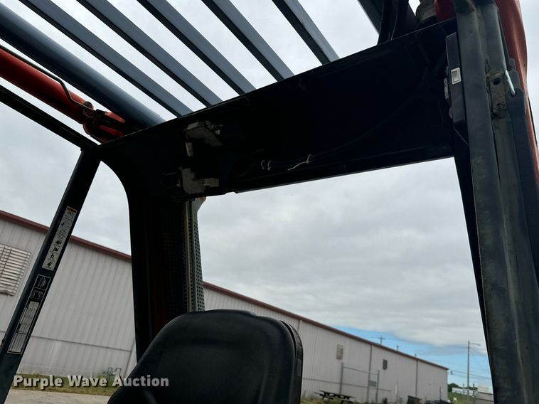 image for item MV9187 2000 Linde H70D forklift