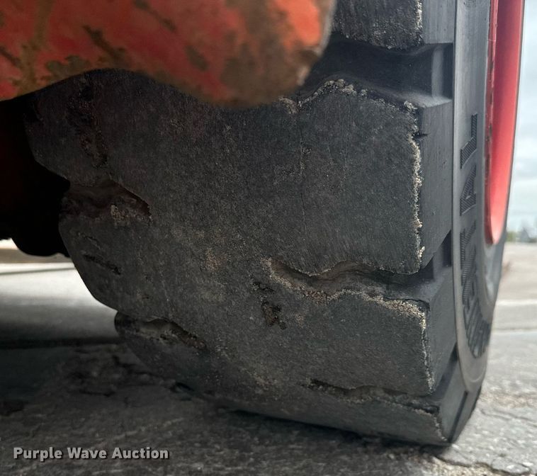 image for item MV9187 2000 Linde H70D forklift