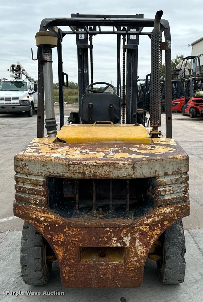 image for item MV9188 1997 Daewoo D40S forklift