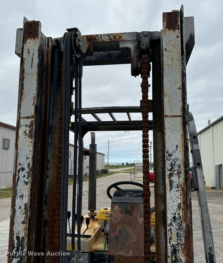 image for item MV9188 1997 Daewoo D40S forklift