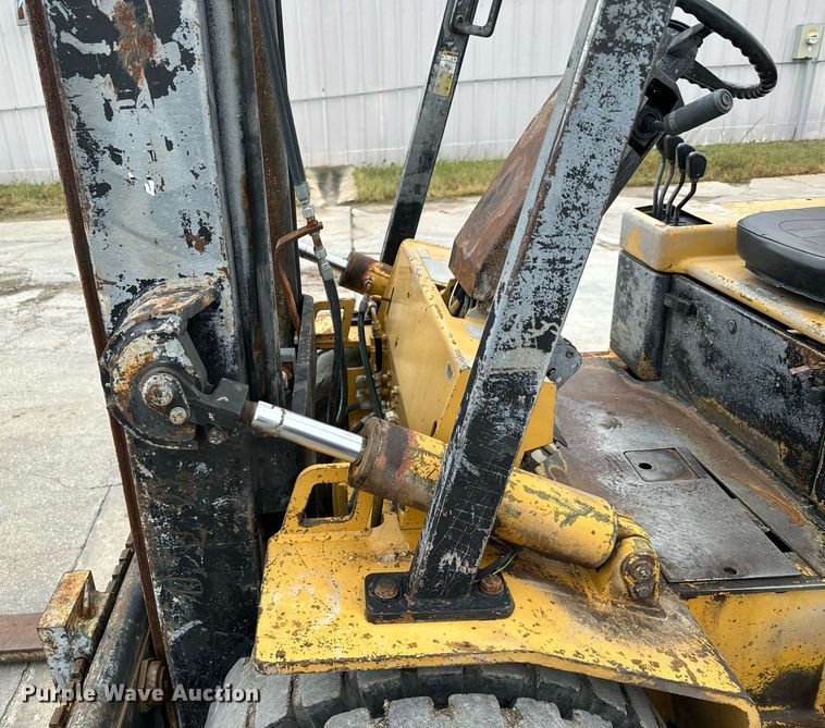 image for item MV9188 1997 Daewoo D40S forklift