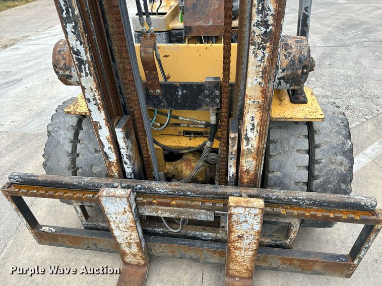 image for item MV9188 1997 Daewoo D40S forklift