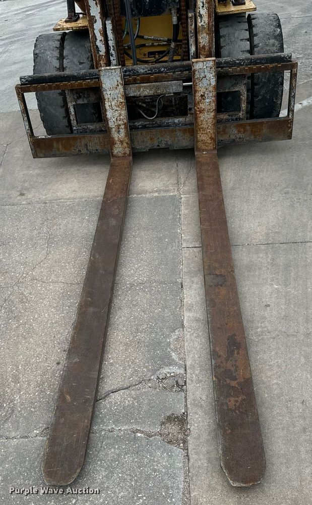 image for item MV9188 1997 Daewoo D40S forklift