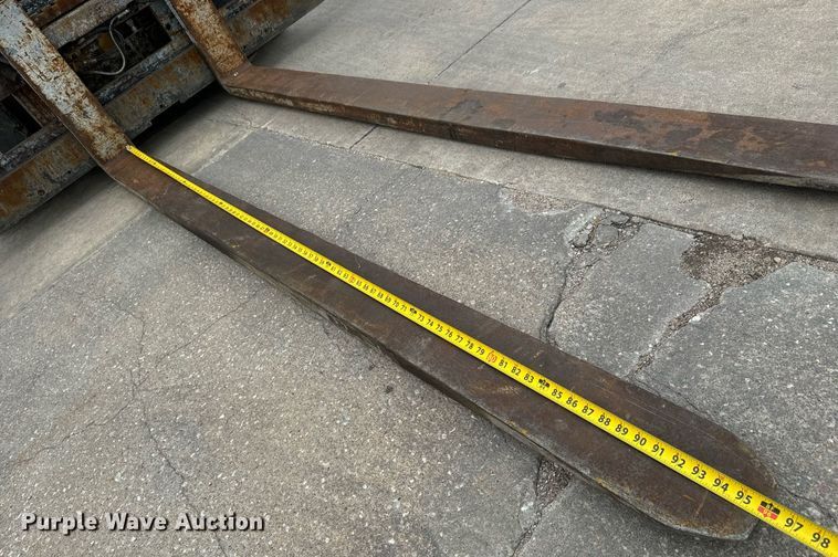 image for item MV9188 1997 Daewoo D40S forklift