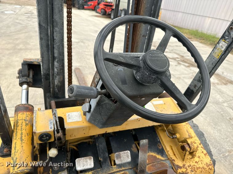 image for item MV9188 1997 Daewoo D40S forklift