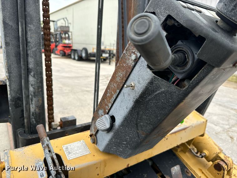 image for item MV9188 1997 Daewoo D40S forklift