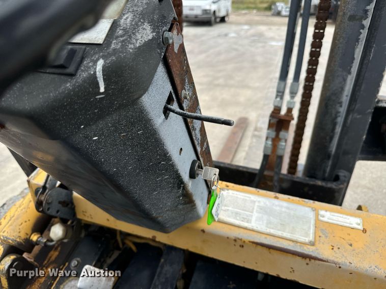 image for item MV9188 1997 Daewoo D40S forklift