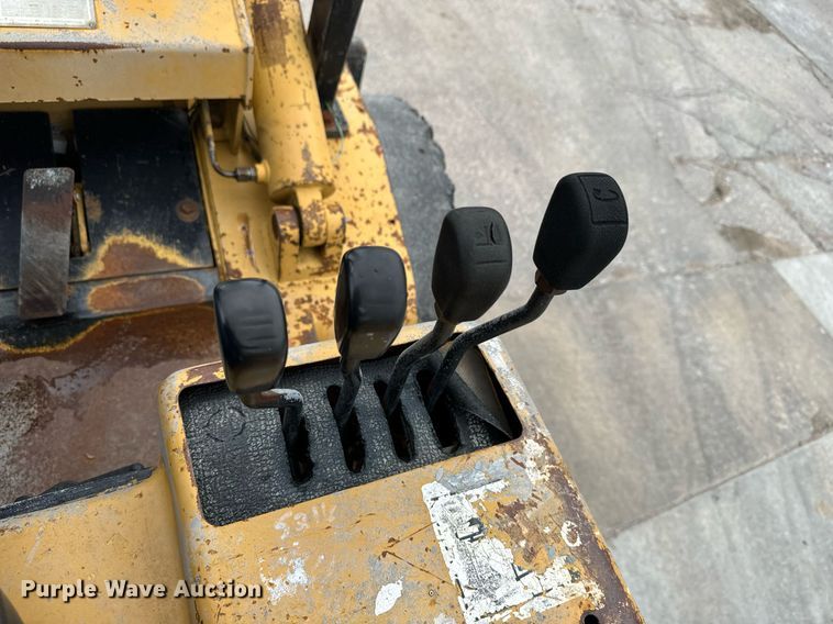 image for item MV9188 1997 Daewoo D40S forklift