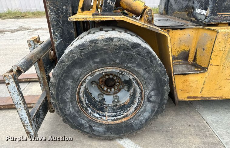 image for item MV9188 1997 Daewoo D40S forklift