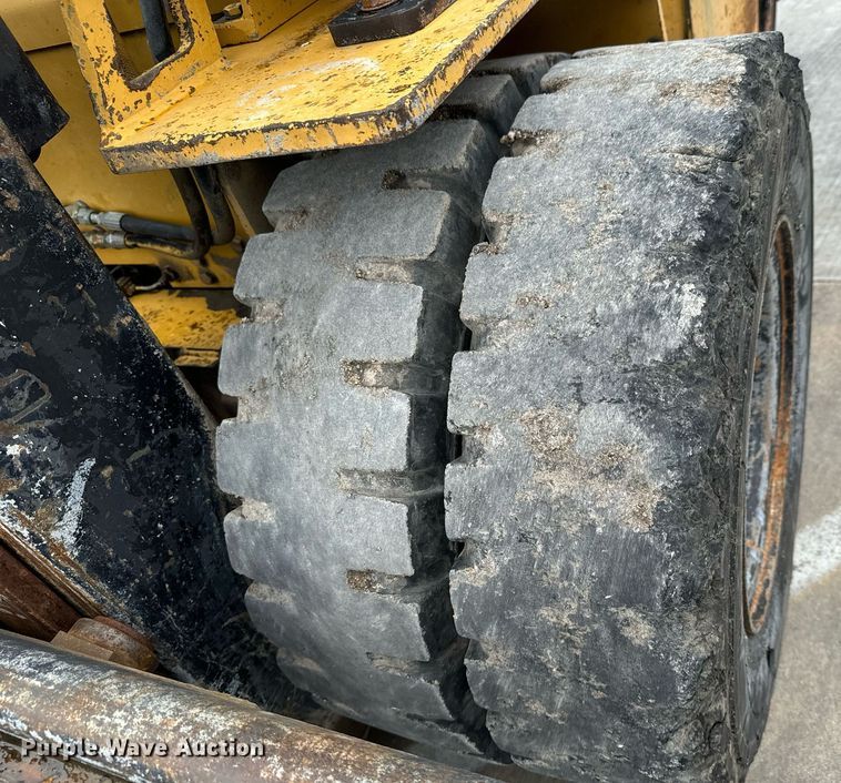 image for item MV9188 1997 Daewoo D40S forklift