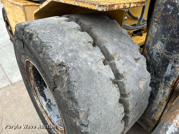 image for item MV9188 1997 Daewoo D40S forklift