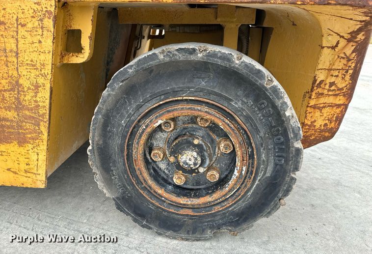 image for item MV9188 1997 Daewoo D40S forklift