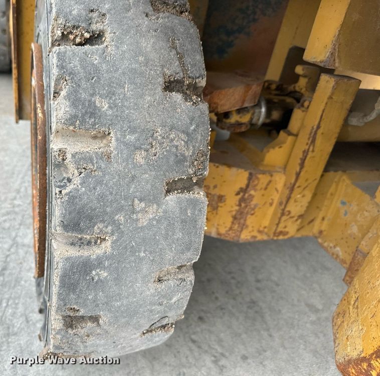 image for item MV9188 1997 Daewoo D40S forklift