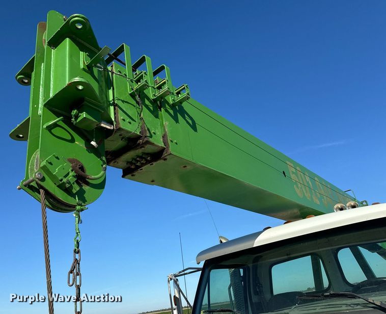 image for item MV9231 1999 Sterling L-Line crane truck
