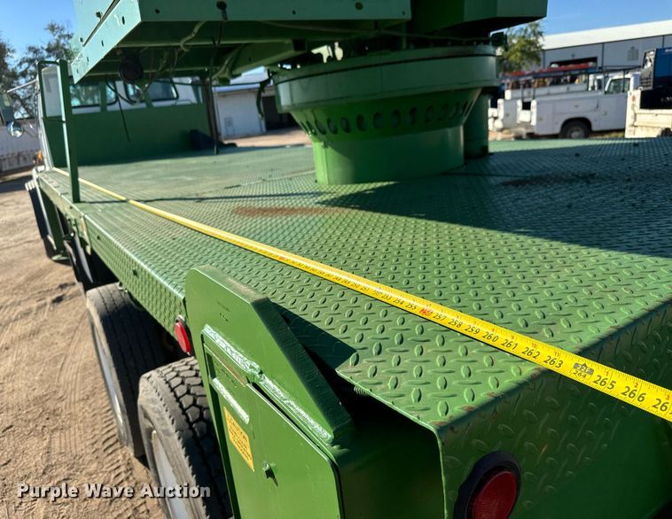 image for item MV9231 1999 Sterling L-Line crane truck