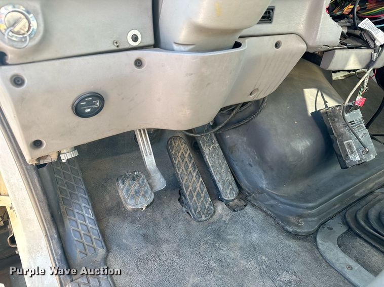 image for item MV9231 1999 Sterling L-Line crane truck