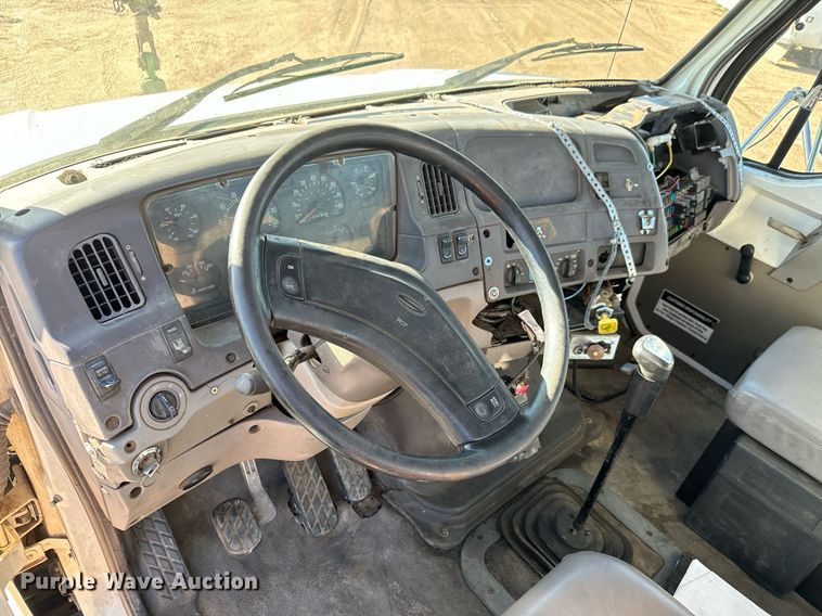 image for item MV9231 1999 Sterling L-Line crane truck