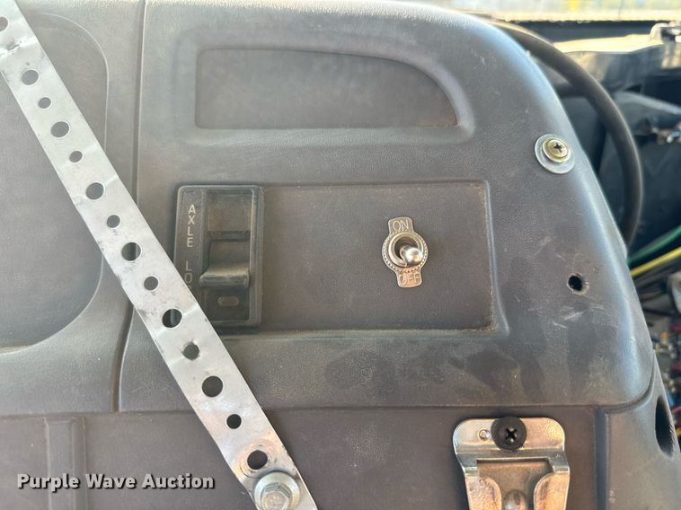 image for item MV9231 1999 Sterling L-Line crane truck