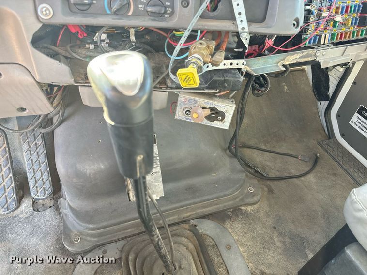 image for item MV9231 1999 Sterling L-Line crane truck