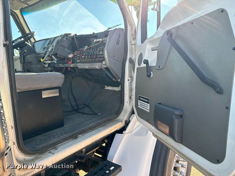 image for item MV9231 1999 Sterling L-Line crane truck