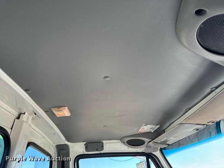 image for item MV9231 1999 Sterling L-Line crane truck