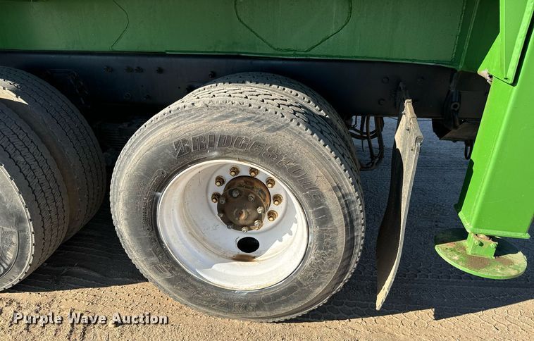 image for item MV9231 1999 Sterling L-Line crane truck