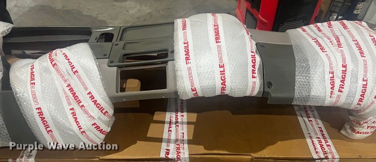 image for item MV9231 1999 Sterling L-Line crane truck