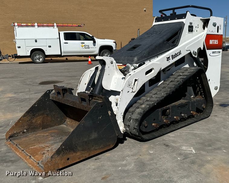 image for item MV9266 2019 Bobcat MT85 compact utility loader