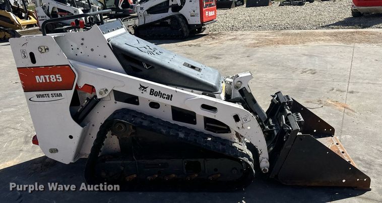 image for item MV9266 2019 Bobcat MT85 compact utility loader