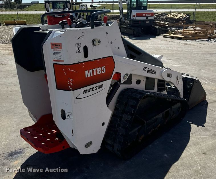 image for item MV9266 2019 Bobcat MT85 compact utility loader