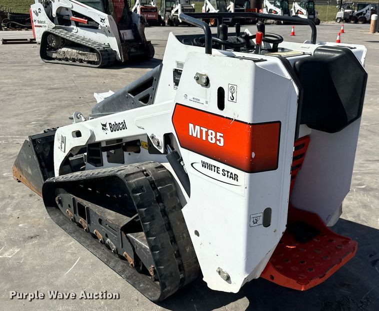 image for item MV9266 2019 Bobcat MT85 compact utility loader