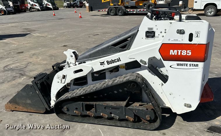 image for item MV9266 2019 Bobcat MT85 compact utility loader
