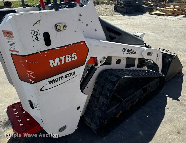 image for item MV9266 2019 Bobcat MT85 compact utility loader